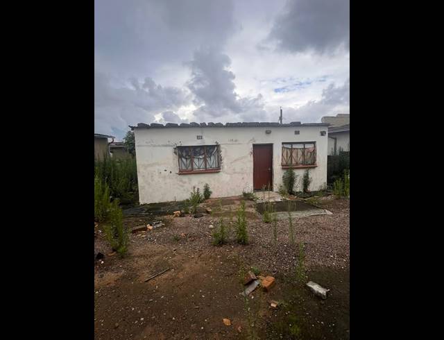 2 BEDROOM HOUSE FOR SALE IN PHOMOLONG